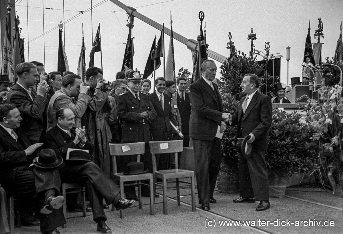 Der Kanzler bei der Einweihung der Mülheimer Brücke 1951