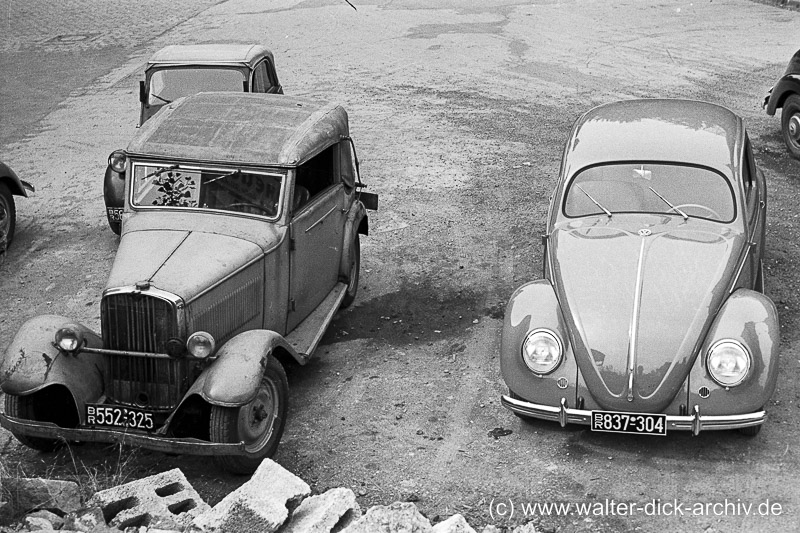 Alt und Neu-vor dem El-DE Haus 1951