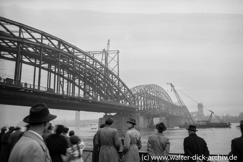 Wiederaufbau der Hohenzollernbrücke 1952