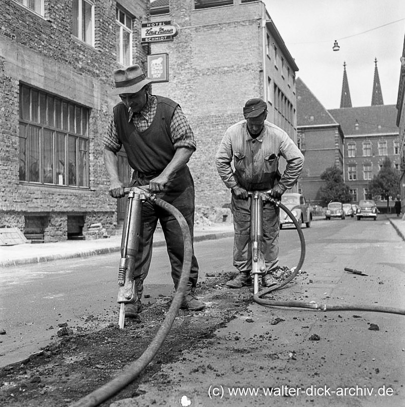 Arbeiten mit dem Presslufthammer 1956