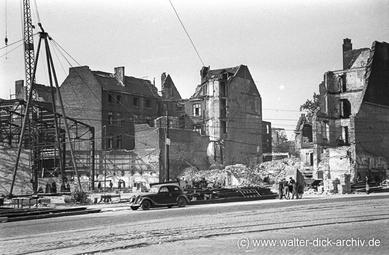 WDA379-1-024 Bau der Hahnentorlichtspiele 1948