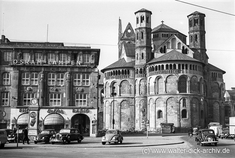Westseite des Neumarkts mit St. Aposteln 1950