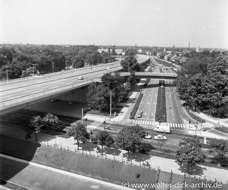 Blick aus der Rheinseilbahn