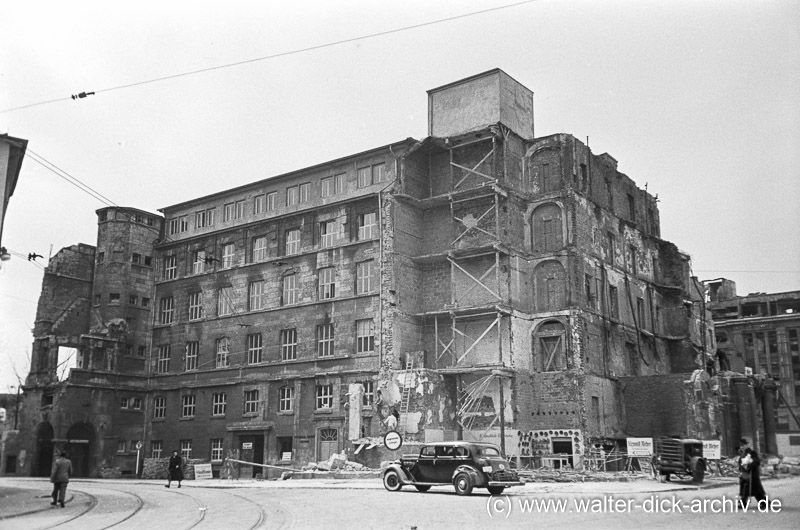 Ruine des Stadthauses 1948