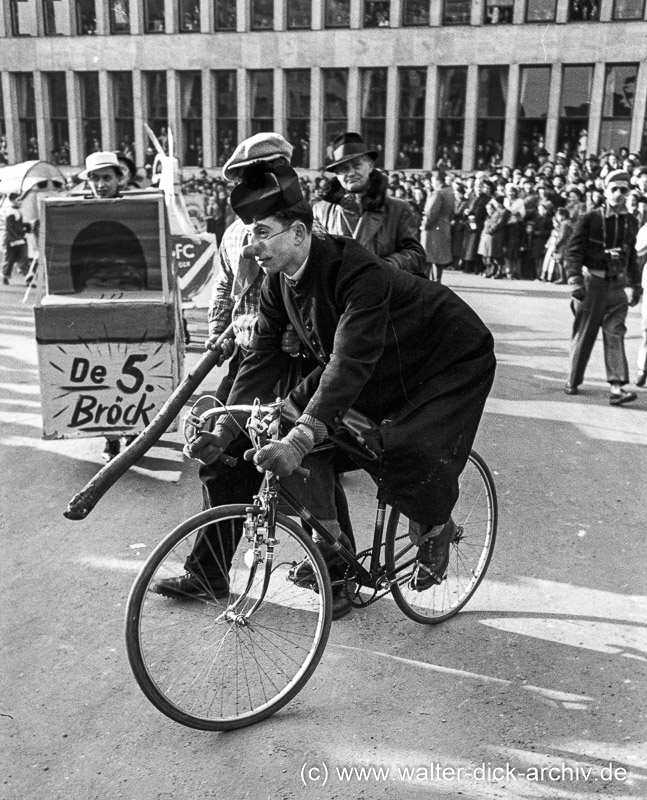 Charlie Chaplin beim Veedelszoch 1953