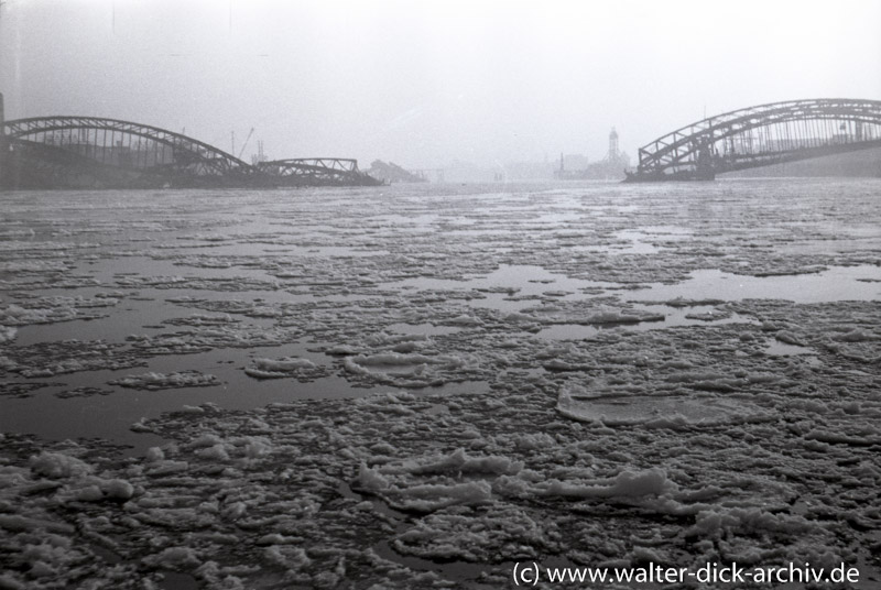 Eisgang auf dem Rhein