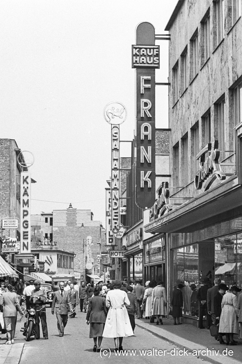Flanieren auf der Hohe Straße 1952