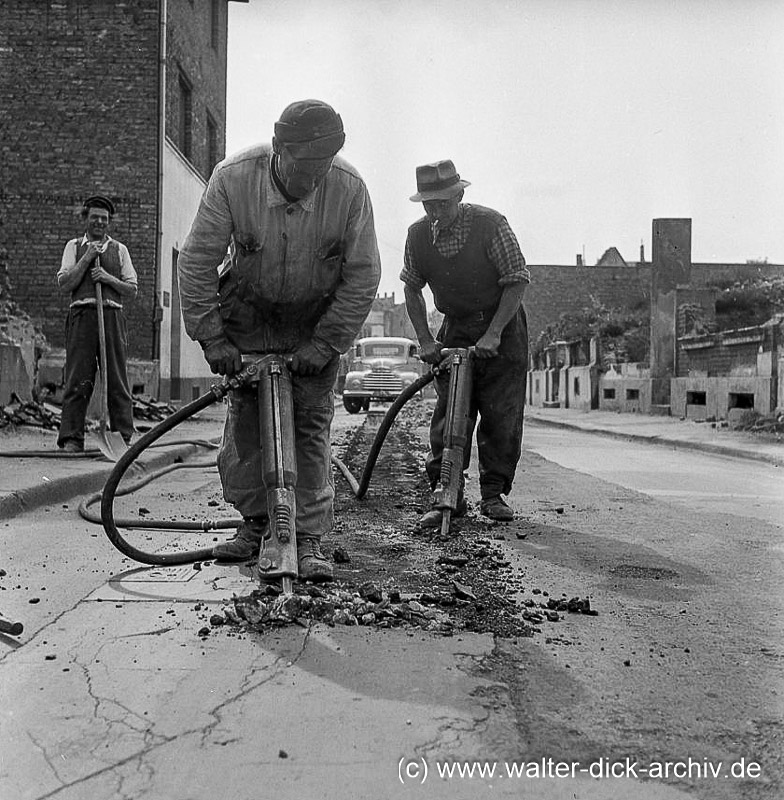 Arbeiten mit dem Presslufthammer 1956