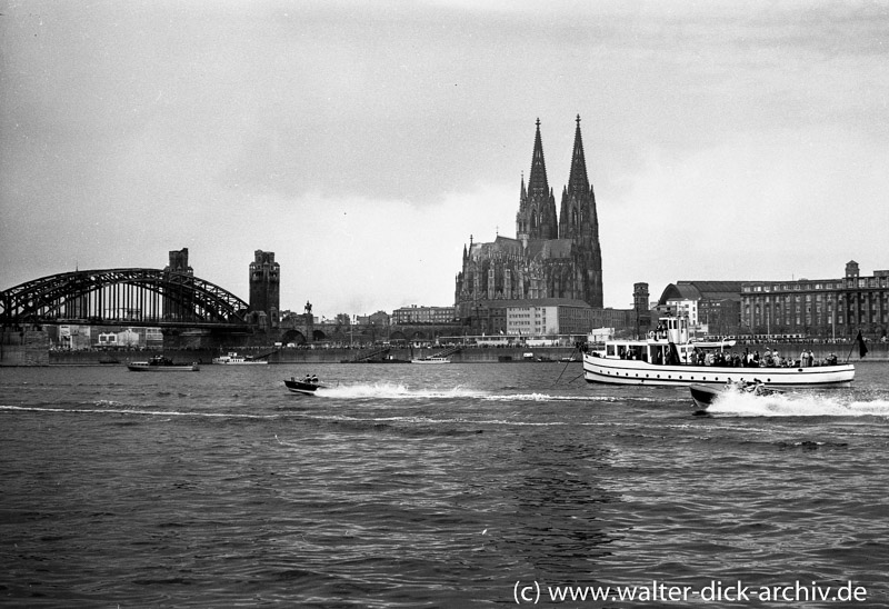 Motorbootrennen auf dem Rhein
