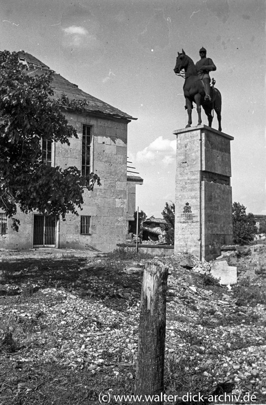 Denkmal für die Deutzer Kürassiere 1946