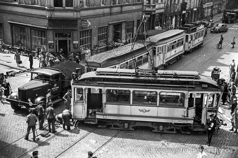 Verunglückte Straßenbahn Linie 5 -1952