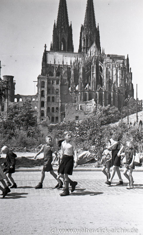 Kindergruppe bei einem Ausflug