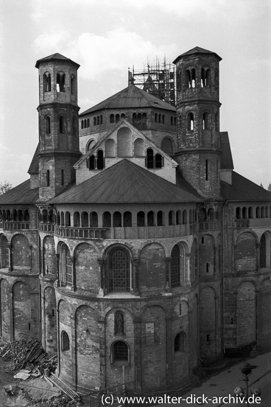 Ostseite von St. Aposteln 1954