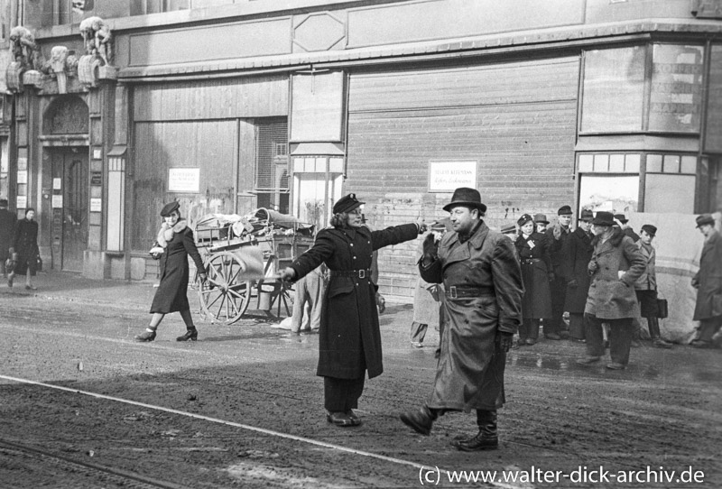 Verkehrspolizistin in Leipzig 1952