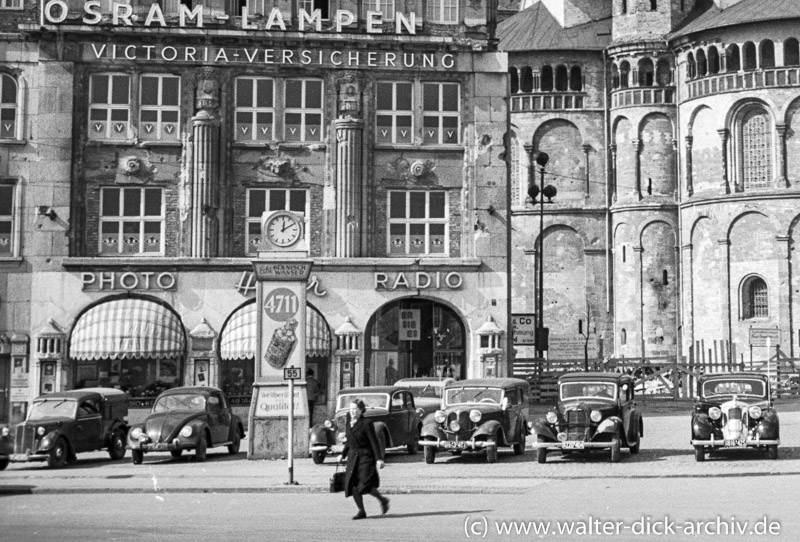 An der Westseite des Neumarkt 1954