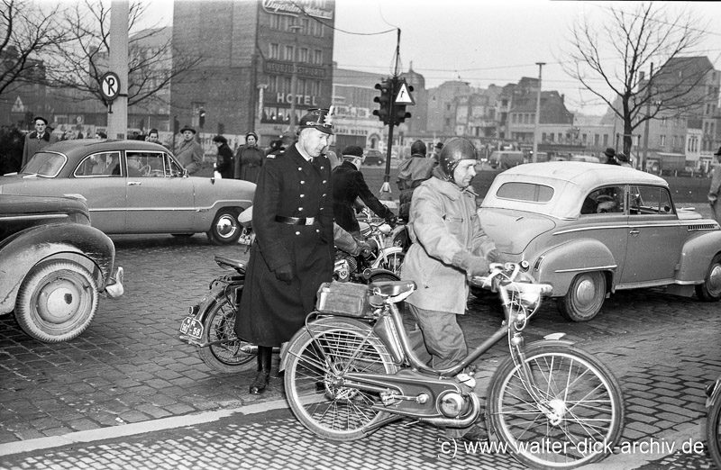 Zweiradkontrolle - Polizeiarbeit 1954