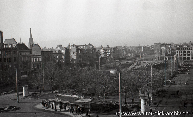 Dick-63-314 Auf dem Neumarkt 1947