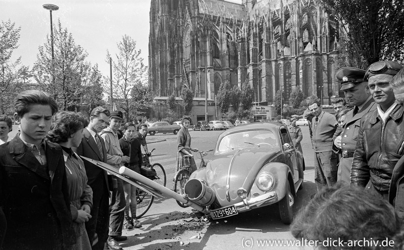 "Do hätt et jeknallt!"  Autounfall im Schatten des Doms 1956