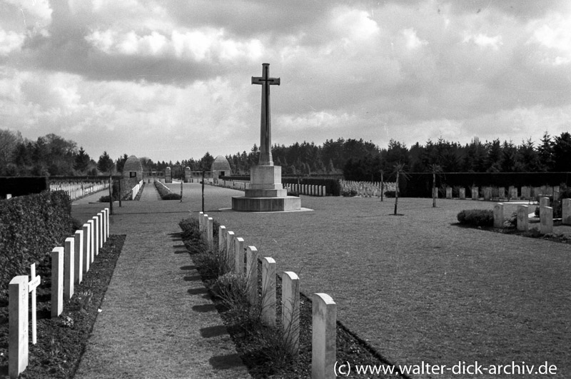 Eindrücke vom Kölner Südfriedhof 1954