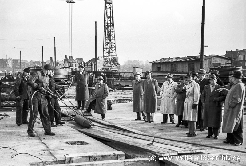 Bau der Mülheimer Brücke 1949