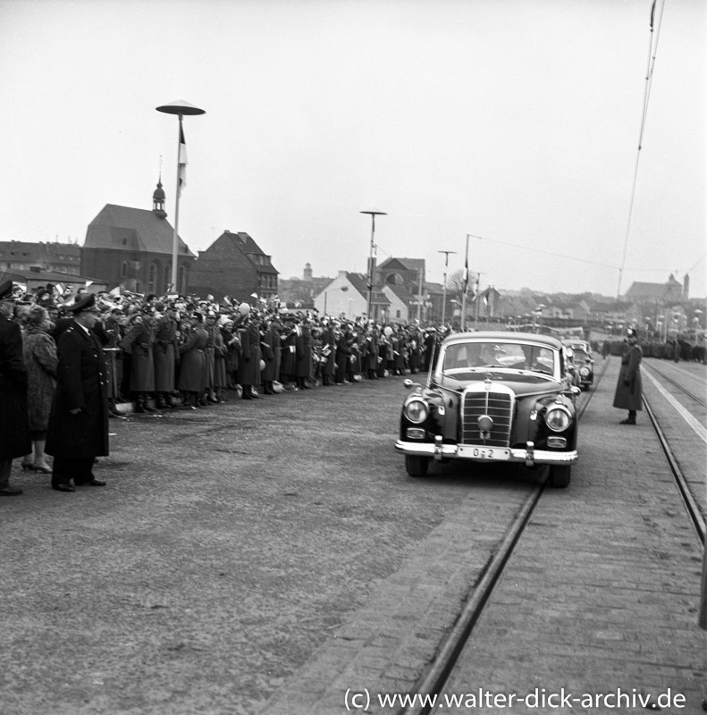 "Einrollen" der neuen Kölner Severinsbrücke 1959