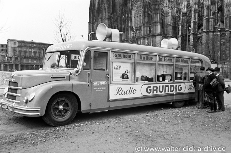 WDA412-113 Werbebus für Grundig Produkte