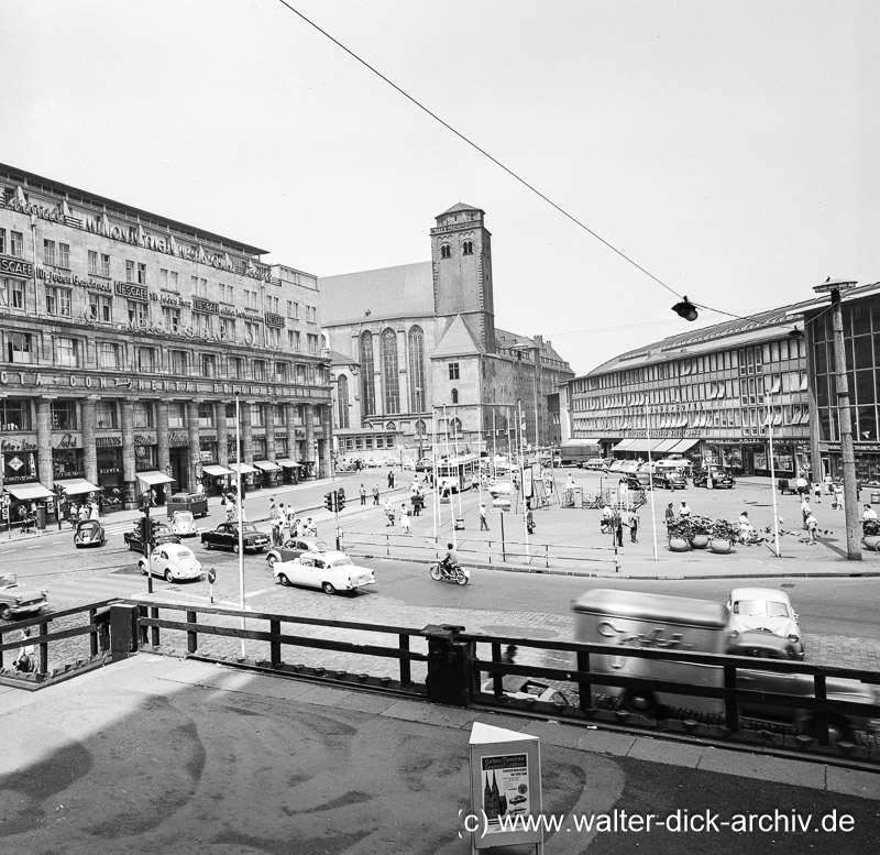 Vor dem Hauptbahnhof 1958