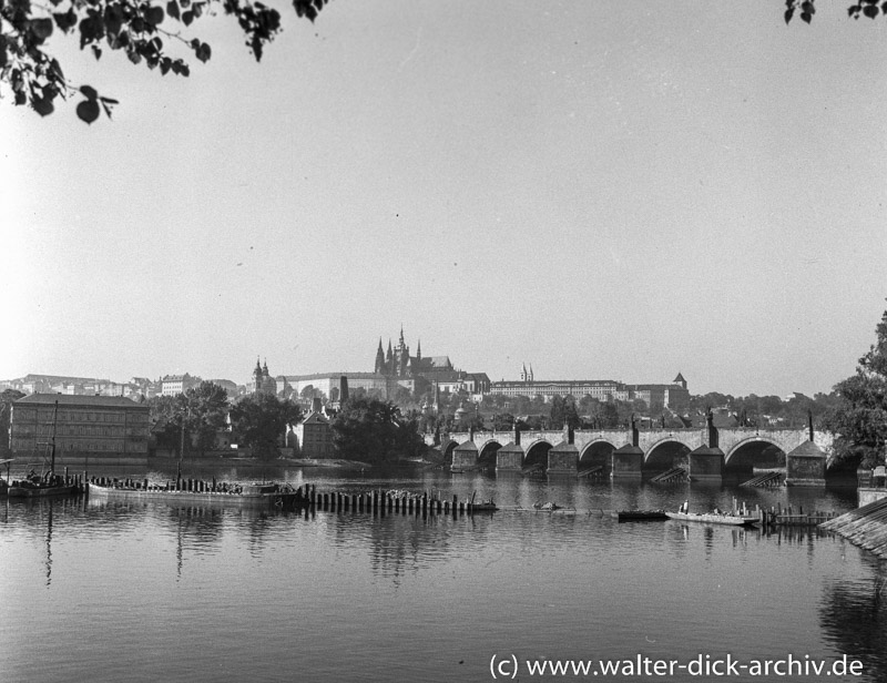 Prag- Karlsbrücke und Hradschin 1965