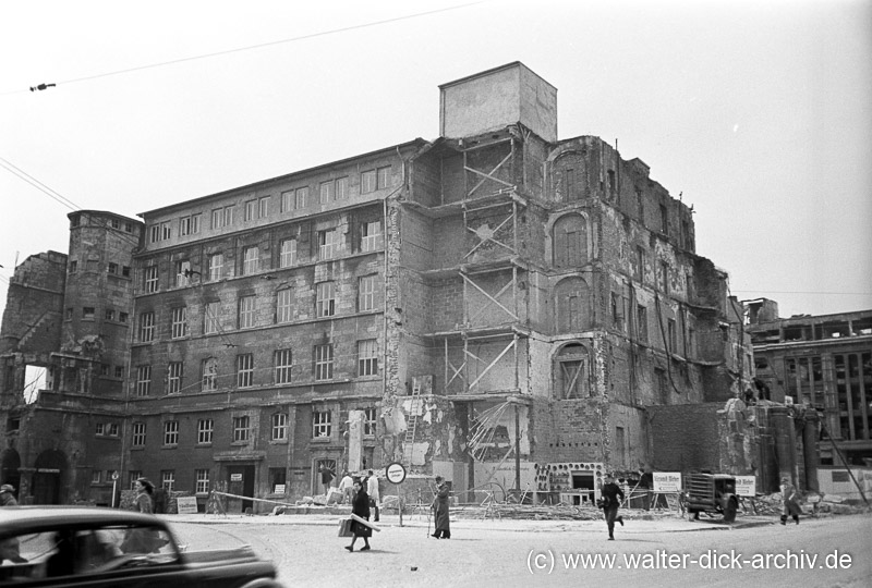 Ruine des Stadthauses 1948