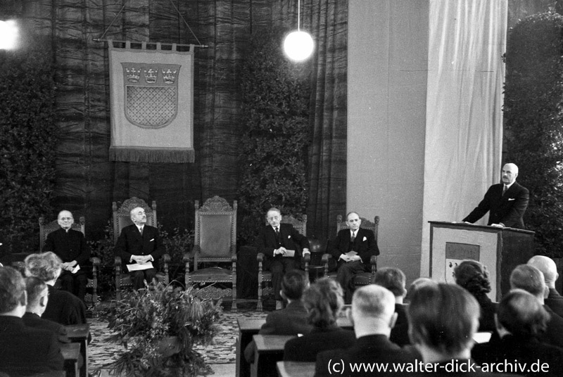 Einführung Hermann Pünders als Oberbürgermeister 1945