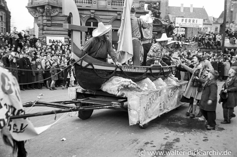 Festwagen im Rosenmontagszug 1951