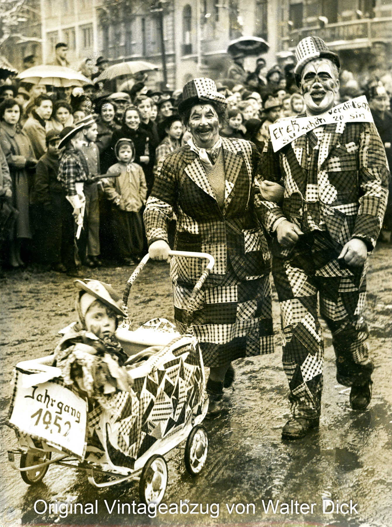 Straßenkarneval 1952 in Köln Weiberfastnacht