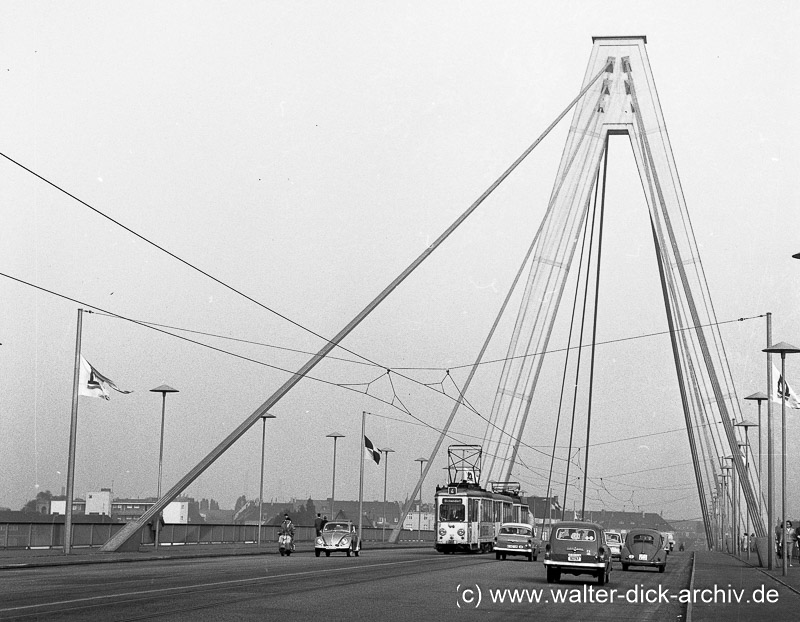 Straßenbahnen auf der Severinsbrücke 1960