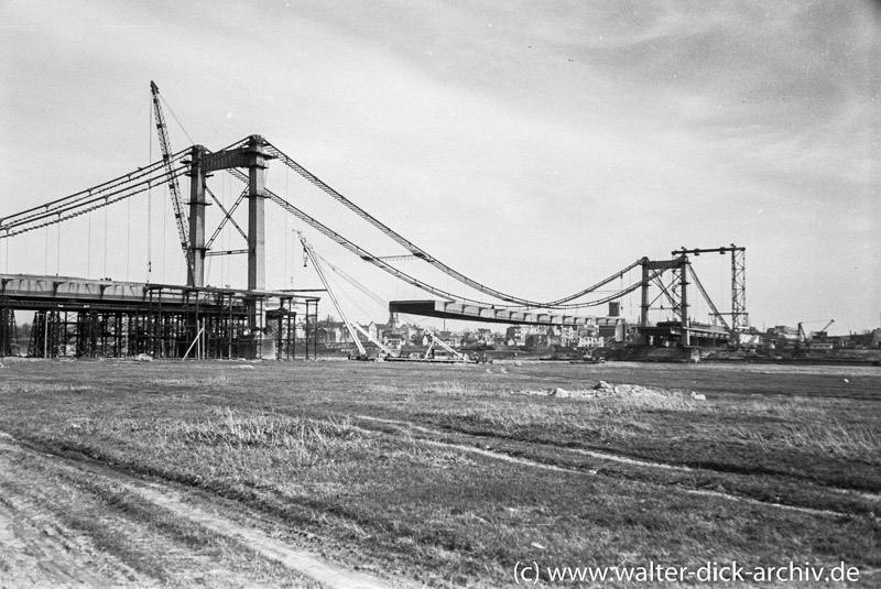 Bau der Mülheimer Brücke 1950