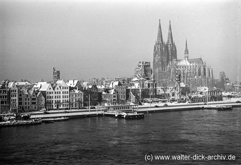 Am Rheinufer im Winter 1950