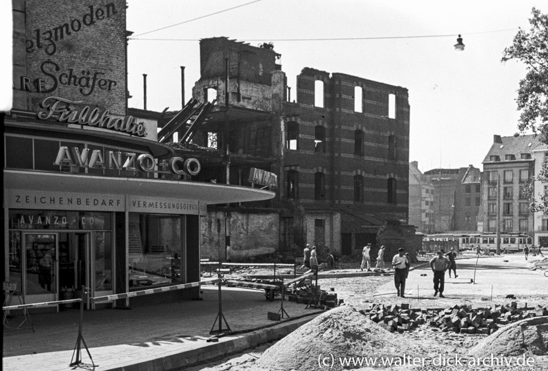 Straßenbau am Beginn der Hahnenstraße 1950