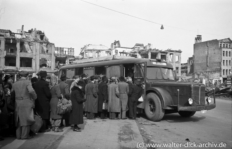 Postbus von Köln nach Blatzheim