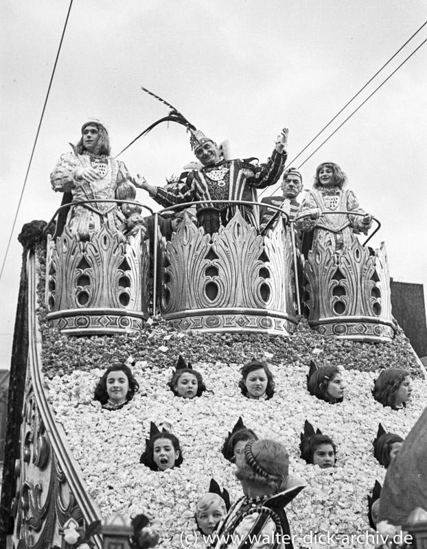 Der Prinz auf dem Festwagen des Kölner Rosenmontagszuges