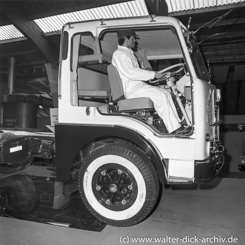 Unbekannter Lkw auf dem Genfer Autosalon 1964