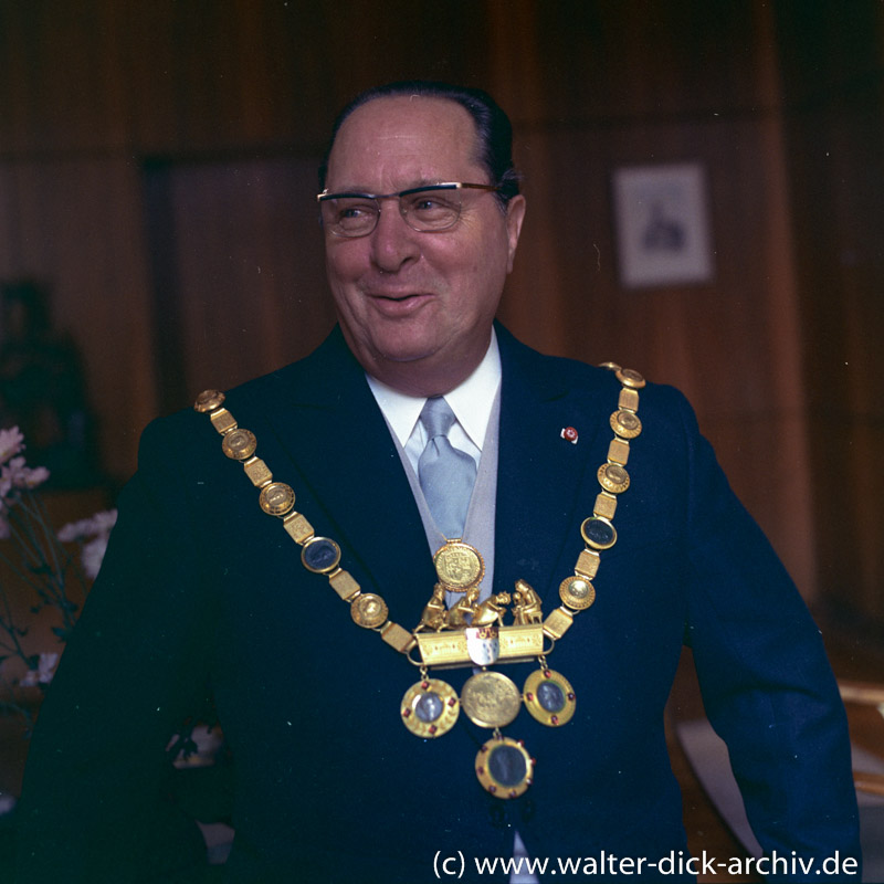 Theo Burauen im Schmuck seiner Amtskette