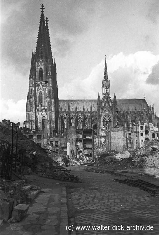 Ruinierte Sporergasse 1946