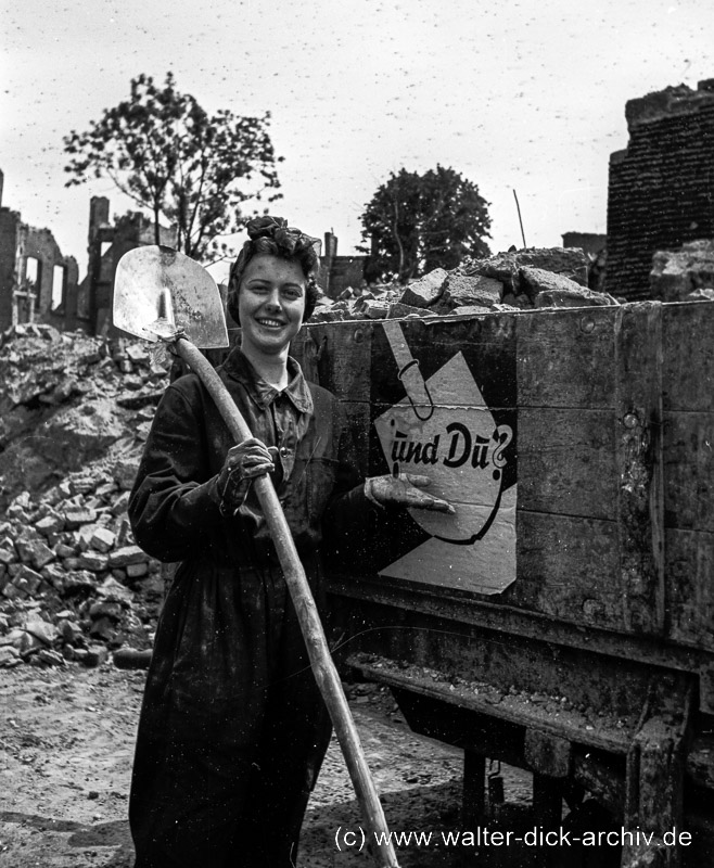 WDA035-016 "..und Du?" Aufforderung zur freiwilligen Trümmerräumung 1947