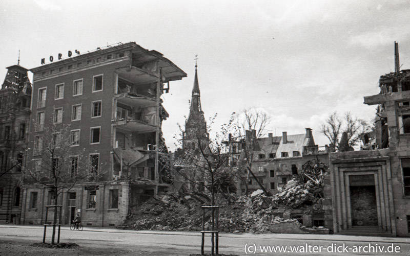 Zerstörte Häuser am Kaiser-Wilhelm-Ring