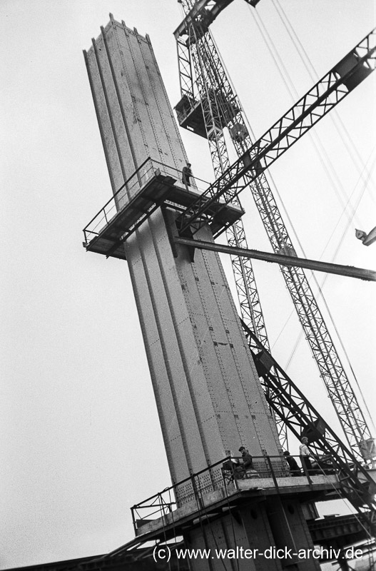 Bau der Mülheimer Brücke 1949