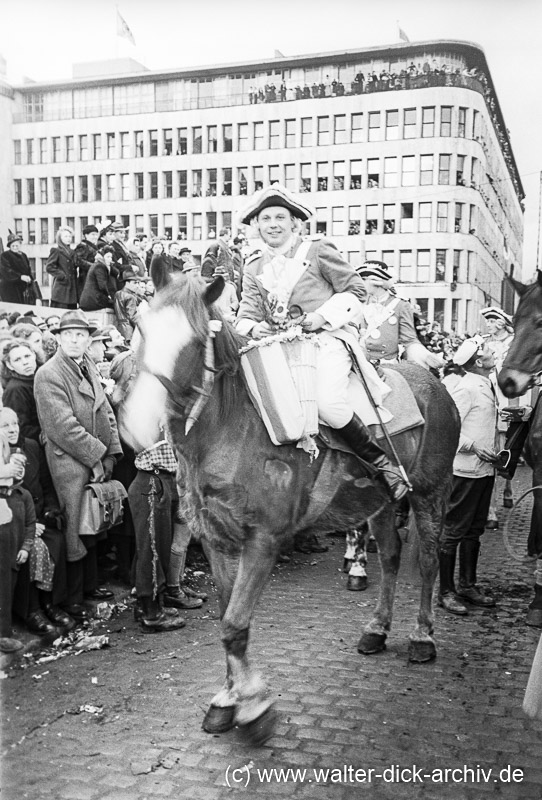 Im Rosenmontagszug 1950