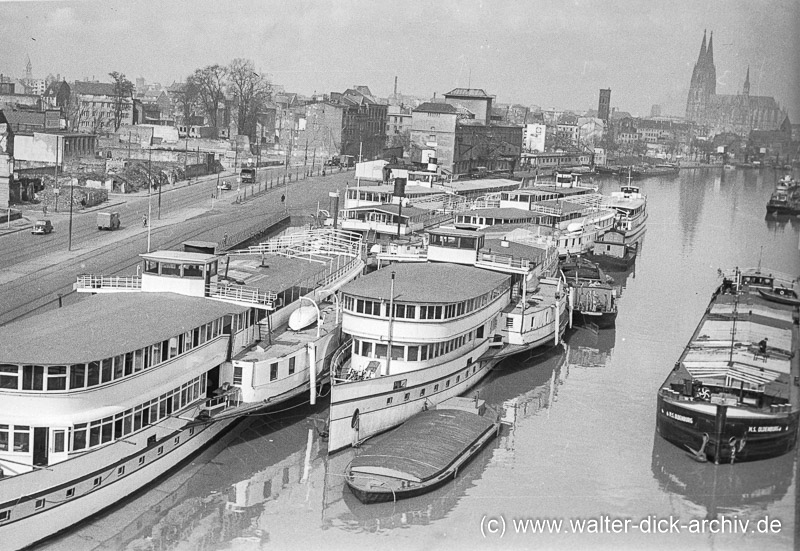 Weisse Schiffe im Rheinauhafen 1954