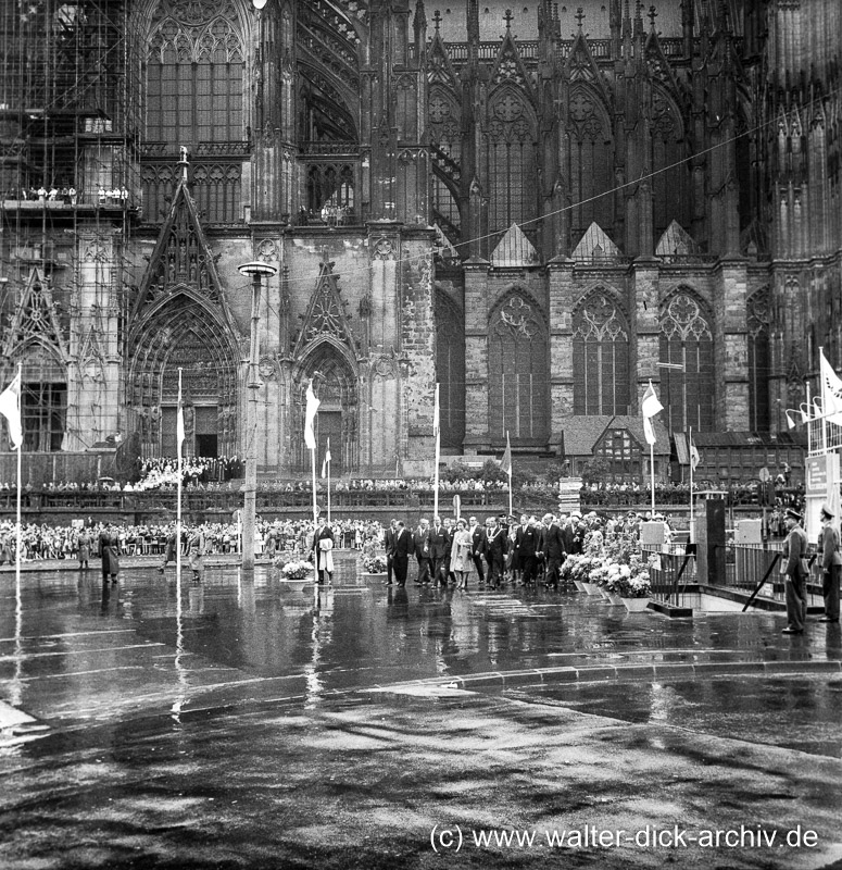 Die Queen auf dem Weg vom Dom zum Hauptbahnhof - Königin Elisabeth II. 1965