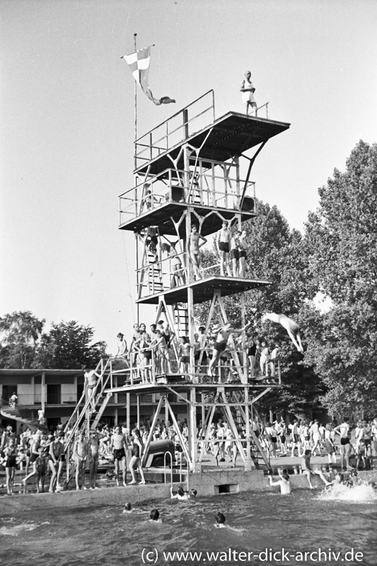 Der Sprungturm im Müngersdorfer Stadion