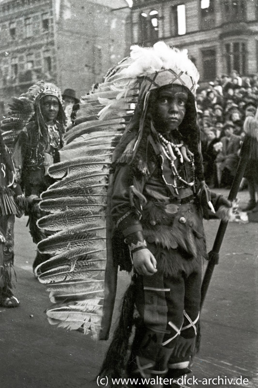 WDA403-13 Ein nachdenklicher Häuptling der Indianer