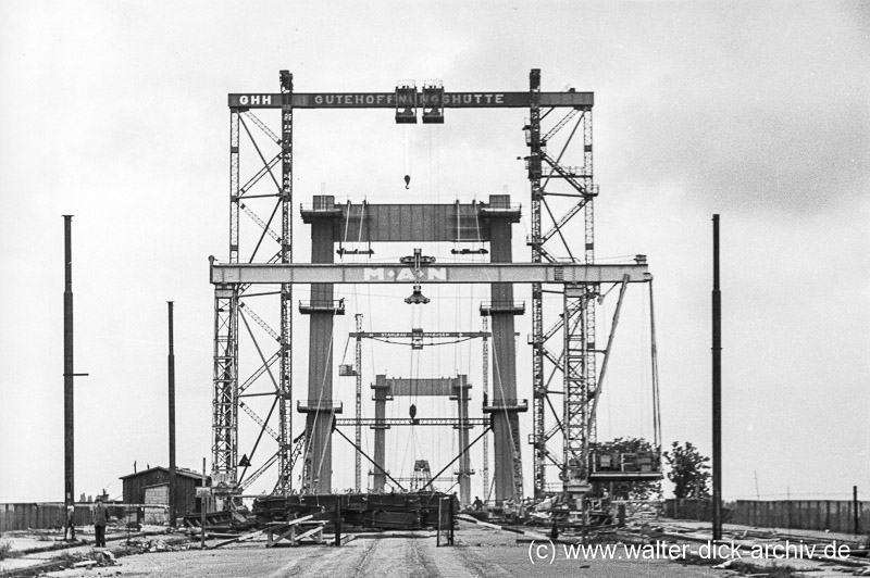 Bau der Mülheimer Brücke 1949